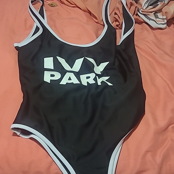 Swimming suite - Picture 1 of 2